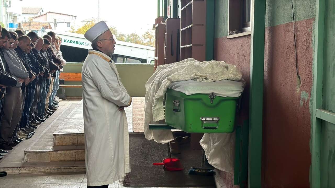 Doğum gününde hayatını kaybetti! Tabutuna serilen gelinlik yürekleri yaktı 7